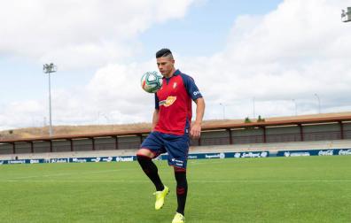 Facundo Roncaglia, en su presentación con Osasuna.
