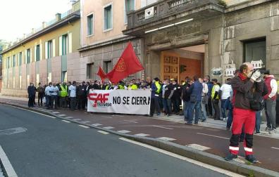 Trabajadores de Trenasa exigen a CAF que no cierre una planta "viable"