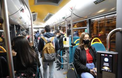 Normalidad en las villavesas de Pamplona el primer día de confinamiento