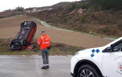 El vehículo, tras sufrir el accidente.