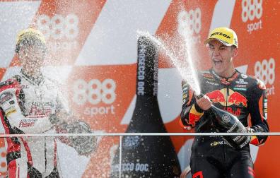 Raúl Fernández se estrena en Cheste con el triunfo en Moto3