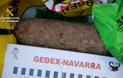 La Guardia Civil destruye dos proyectiles de artillería en Peralta y Castejón