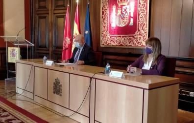 La Delegación del Gobierno en Navarra reconoce a Policía Municipal de Pamplona, IES Navarro Villoslada y Cruz Roja con las Meninas 202