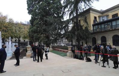 La niebla desvía el vuelo del presidente y aterriza en San Sebastián para su visita a Pamplona