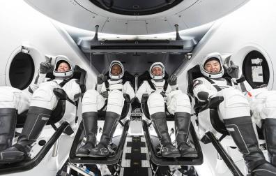 La nave de SpaceX llega con éxito a la Estación Espacial Internacional