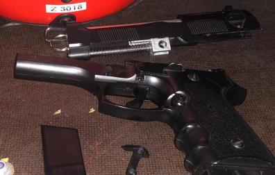 Denunciada una persona en Artica por ir por la calle manipulando una pistola