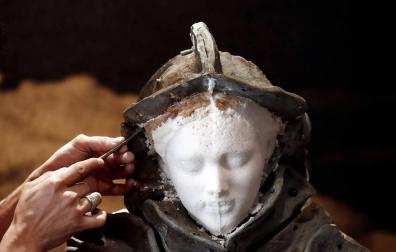 El artista madrileño  Javier Viver muestra su obra efímera de estatuas de sal en el Museo Universidad de Navarra.