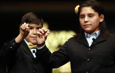 Fotos de los asistentes, disfraces y de los mejores momentos del sorteo de Lotería de Navidad 2018, celebrado en el Teatro Real de Madrid