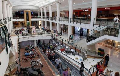 Tres detenidos por hurtos en locales del centro comercial La Morea