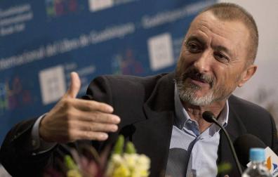 Así respondió Pérez-Reverte al tuit de un padre indignado