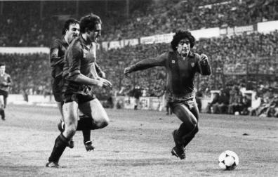 Osasuna se suma al recuerdo de Maradona y recuerda sus visitas a El Sadar