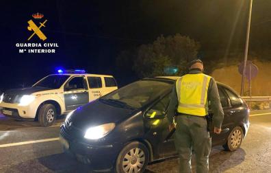 Denunciados dos negacionistas vecinos de Orkoien por entrar a un comercio sin mascarillas