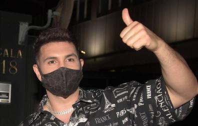 Cancelan un concierto de Omar Montes por negarse a usar mascarilla en un acto