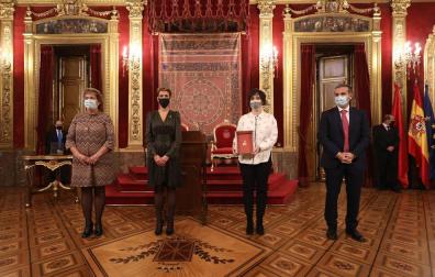 El personal sociosanitario recibe la Medalla de Oro y apela a la responsabilidad individual