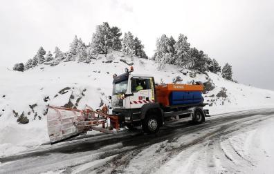 Municipios del Pirineo navarro amanecen con la primera nevada de la temporada