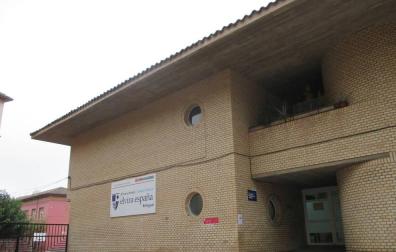 Fachada del colegio Elvira España -a la izda, el patio-.