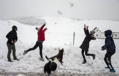 Fotos de Burguete, Roncesvalles y Espinal nevados tras la copiosa nevada