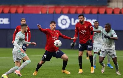 Galería de fotos del partido entre Osasuna y Betis, que ha finalizado con derrota rojilla por 0-2