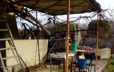 Comienzan a desmantelar las huertas ilegales de Etxabakoitz