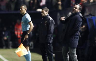 Sergio González, entrenador del Valladolid, en El Sadar.