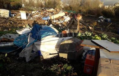 Derriban la huerta 'okupa' en la que vivía una pamplonesa