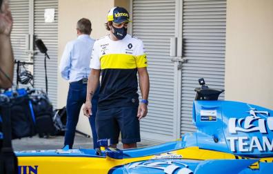 Alonso vuelve a pilotar el R25 con el que ganó su primer título mundial