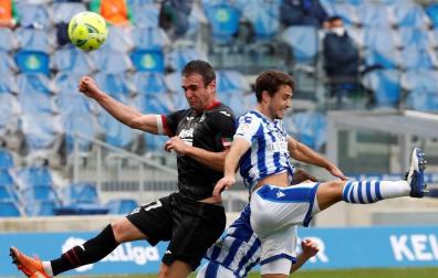 La Real pincha pero recupera el liderato