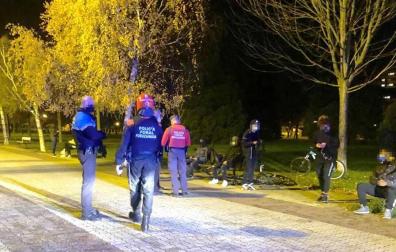 Un momento de la intervención de la policía.