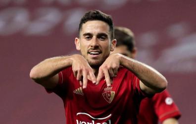 Imágenes del partido de primera ronda de Copa del Rey entre el Tomares y Osasuna, disputado en el estadio de La Cartuja.