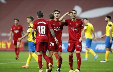 Imágenes del partido de primera ronda de Copa del Rey entre el Tomares y Osasuna, disputado en el estadio de La Cartuja.