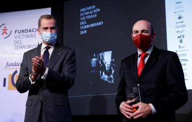 El periodista navarro Javier Marrodán recibe el Premio Fernando Delgado