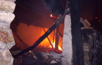 Herido un hombre con quemaduras tras incendiarse una borda en Zubieta