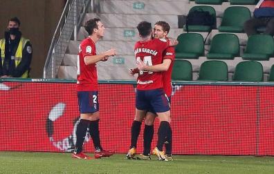 Galería de fotos del partido de LaLiga Santander entre Elche y Osasuna disputado en el Martínez Valero.
