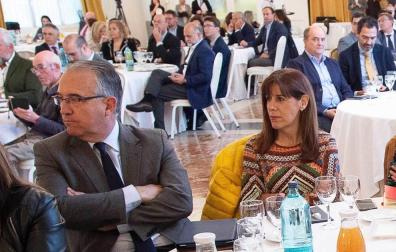 Maya y Esporrín, durante un desayuno informativo.