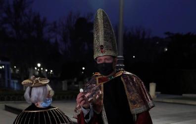 Incondicionales como Manoli o el 'Obispo de la Lotería' no faltan a su cita