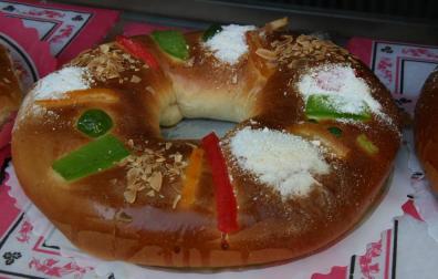 Imagen de un roscón de Reyes tradicional