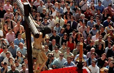 Alquilar un balcón en Sevilla para ver la procesión ronda los 10.000 euros