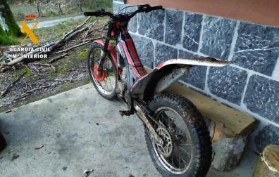 Sorprendidos 3 motoristas que circulaban cerca del espacio natural protegido de Mugakosoro