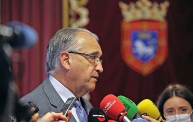 Enrique Maya, en la rueda de prensa en el Ayuntamiento de Pamplona.