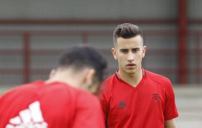Álex Berenguer se queda