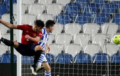 Imágenes del partido entre la Real Sociedad y Osasuna en el Reale Arena de San Sebastián.
