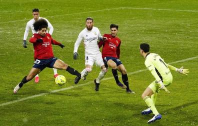 Imágenes de las horas previas y del partido Osasuna-Real Madrid, correspondiente a la jornada 18 y marcado por el paso de la borrasca Filomena.
