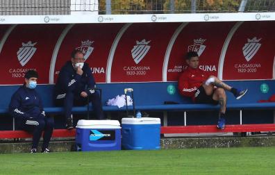 El delantero de Osasuna 'Chimy' Ávila pasa la mitad del túnel