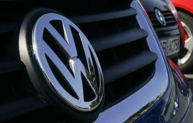 Coches de la marca Volkswagen, frente a la sede de la compañía en Wolsfburg, Alemania.
