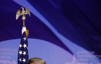 Las redes sociales silencian a Trump y su exabogado testificará contra él