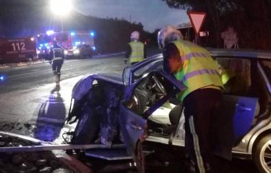 Accidente en el cruce de Ujué tras chocar un coche y un camión