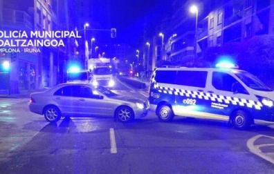 Colisiona con un vehículo de la Policía Municipal y cuadruplica la tasa de alcohol