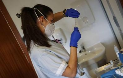 Personal de Atención Primaria y dentistas, próximos sanitarios en vacunarse