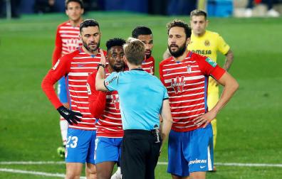 Los problemas de Diego Martínez en el centro del campo para visitar El Sadar