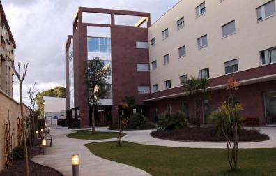 Edificio que ocupa el hospital San Juan de Dios de Tudela y que comparte con la residencia Torre Monreal.
